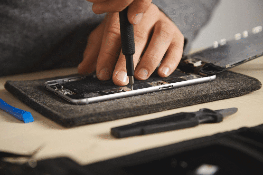¿Merece la pena reparar tu móvil?