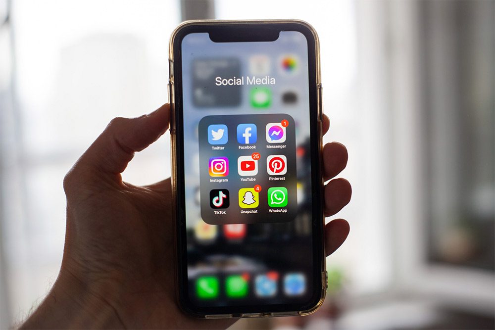 Cómo usar el iPhone para redes sociales: Estudio de las redes sociales