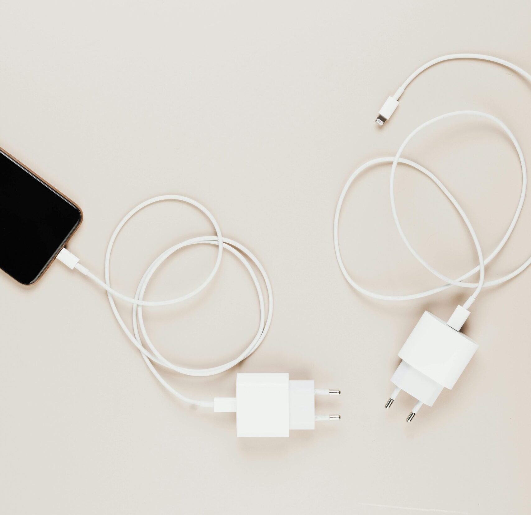 ¿Cargar el iPhone con el cargador del iPad o Mac es malo?
